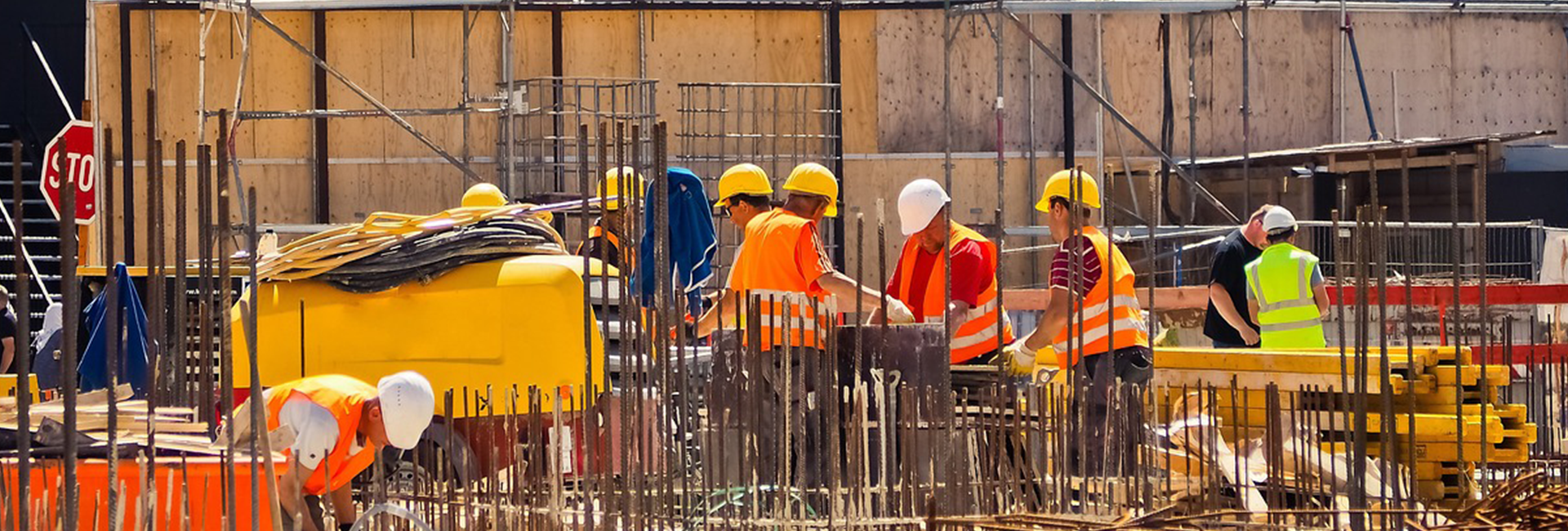 8 men working on construction site